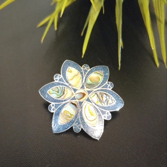 Jewelry - 925 Mexico brooch/pendant